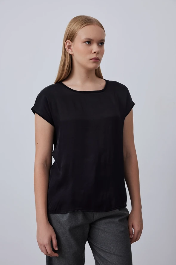 Round Neck Front Satin Tshirt - Black - 2