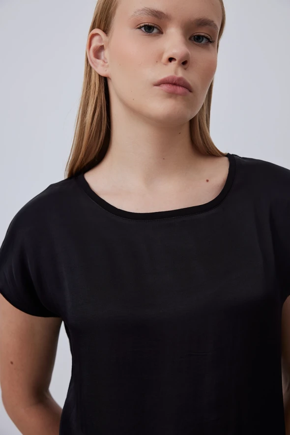 Round Neck Front Satin Tshirt - Black - 3