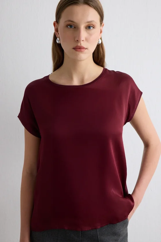 Round Neck Front Satin Viscose T Shirt Burgundy - Gusto