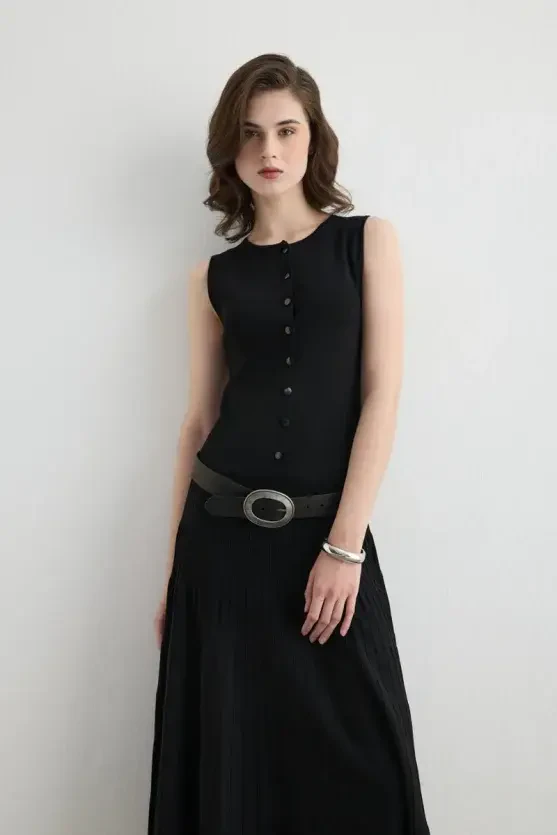 Round Neck Knit Pleated Dress - Black - 1