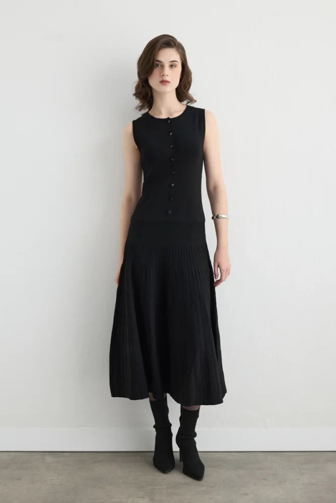 Round Neck Knit Pleated Dress - Black Black