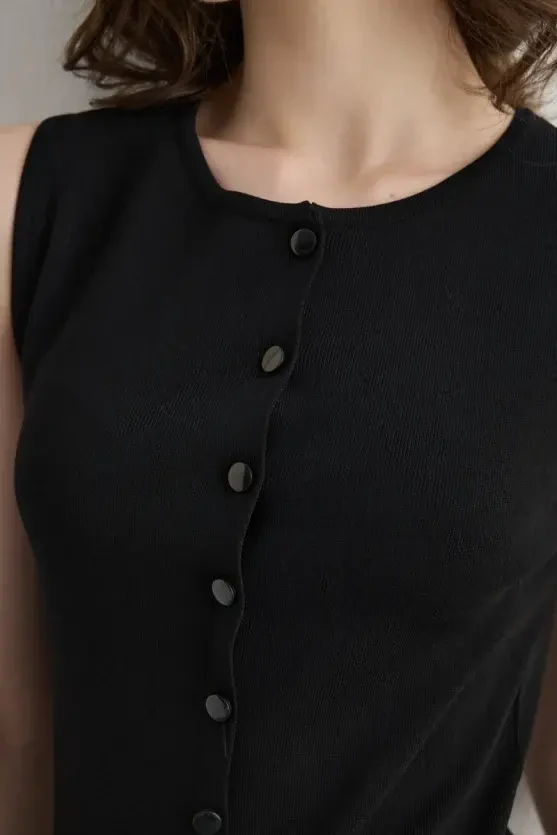 Round Neck Knit Pleated Dress - Black - Gusto