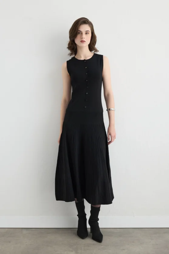 Round Neck Knit Pleated Dress Black - Gusto