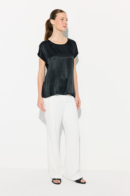 Round Neck Satin Front T-Shirt - Black - Gusto