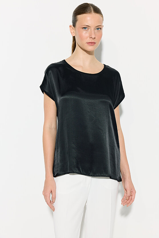 Round Neck Satin Front T-Shirt - Black - Gusto