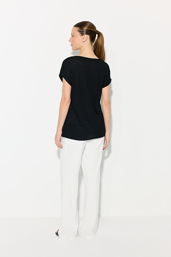 Round Neck Satin Front T-Shirt - Black - Gusto