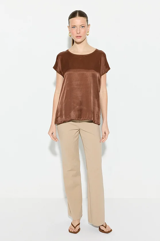 Round Neck Satin Front T-Shirt - Brown - Gusto