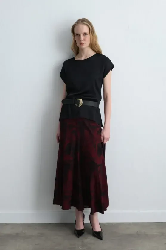 Round Neck Satin Front Viscose T-Shirt - Black - Gusto