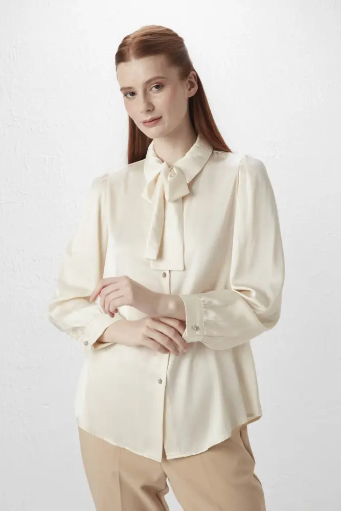 SATIN TOP WITH BOW - Ecru