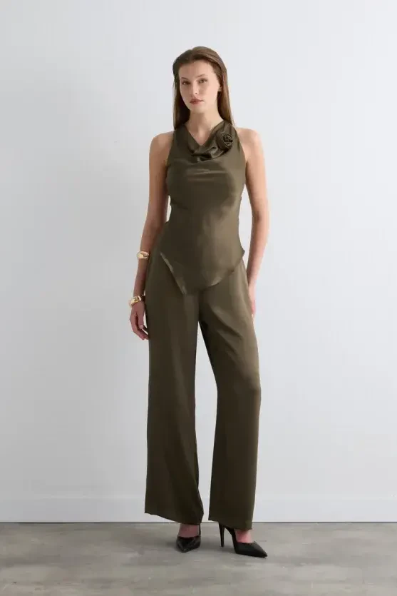 Scoop Neck Asymmetrical Satin Blouse - Green - 2