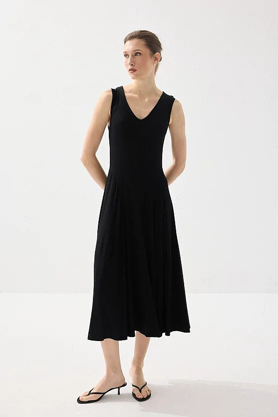Sleeveless Bamboo Knit Dress - Black - Gusto