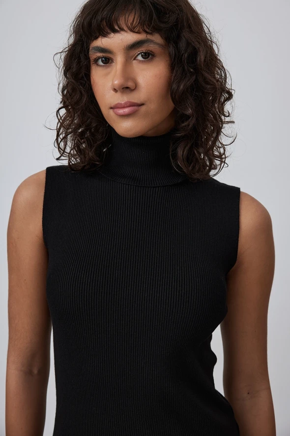 Sleeveless Knitwear with Turtleneck - Black - 3