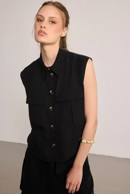 Sleeveless Tencel Shirt with Pockets - Black - Gusto