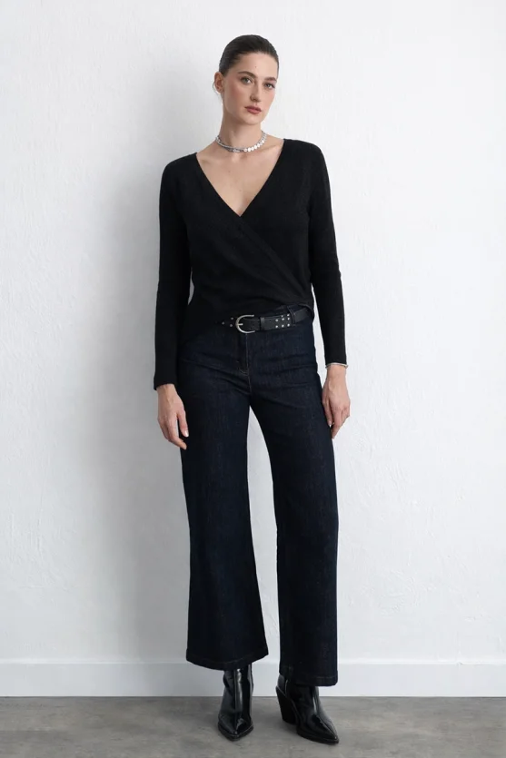 Soft Sequin Envelope Cut Knit Blouse Black - 1