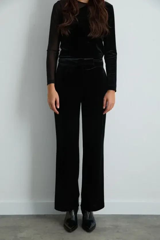Straight-Leg Velvet Pants - Black - Gusto