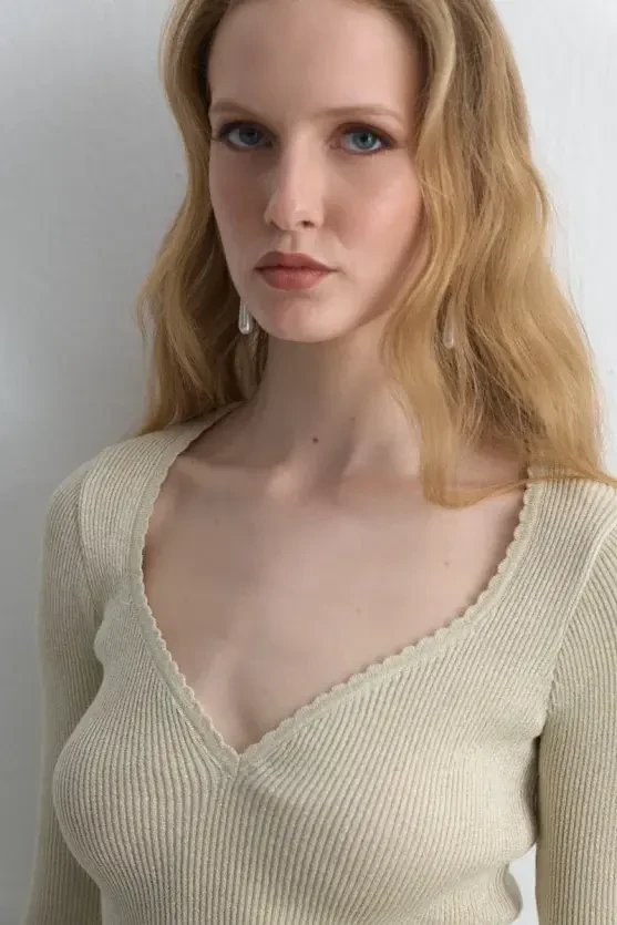 Sweetheart Neck Ruffled Knit Blouse - Gold - Gusto