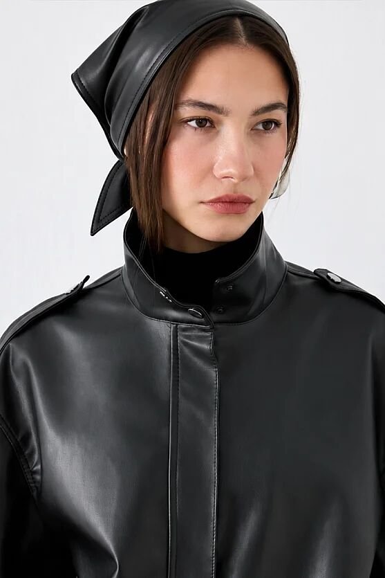 Triangle Leather Bandana - Black - Gusto