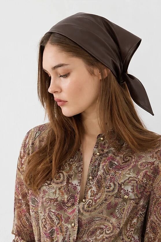 Triangle Leather Bandana - Brown - Gusto