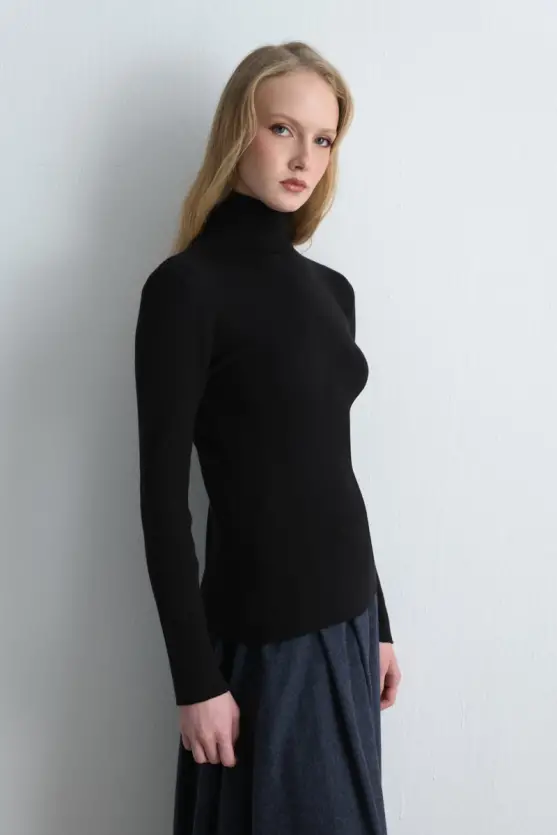 Turtleneck Basic Knit Black - Gusto