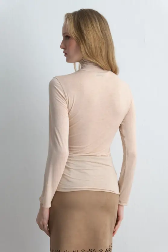 Turtleneck Cashmere Shimmer Blouse Ecru - Gusto