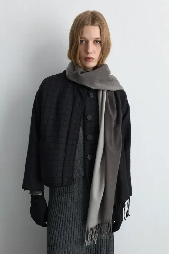 Two-Tone Tassel Shawl - Black - Gusto