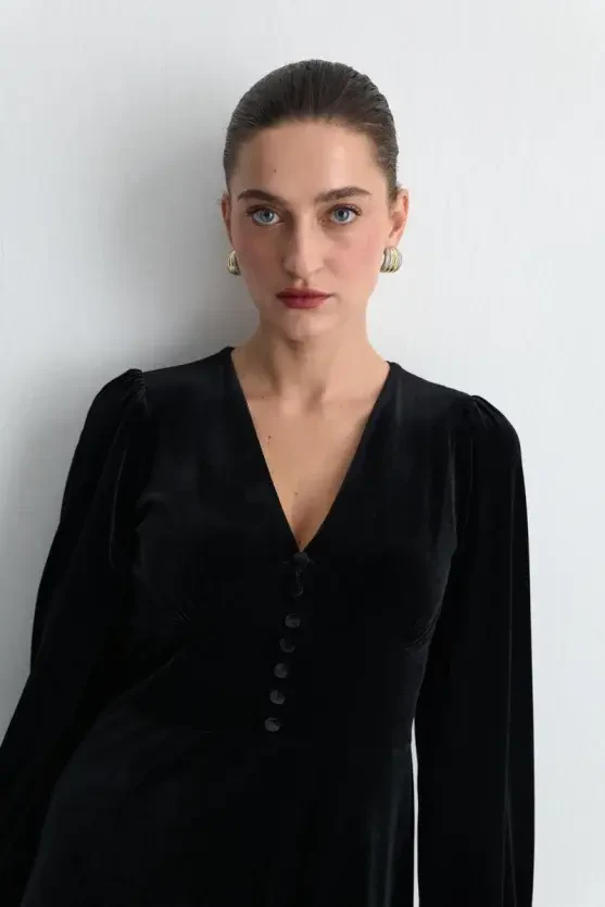 V-Neck Long Velvet Dress - Black - Gusto
