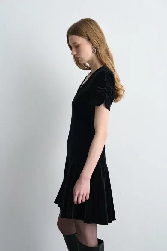 V-Neck Mini Velvet Dress - Black - 4