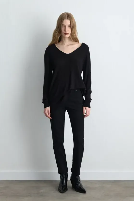 V-Neck Relaxed Fit Wool Knitwear - Black - 2