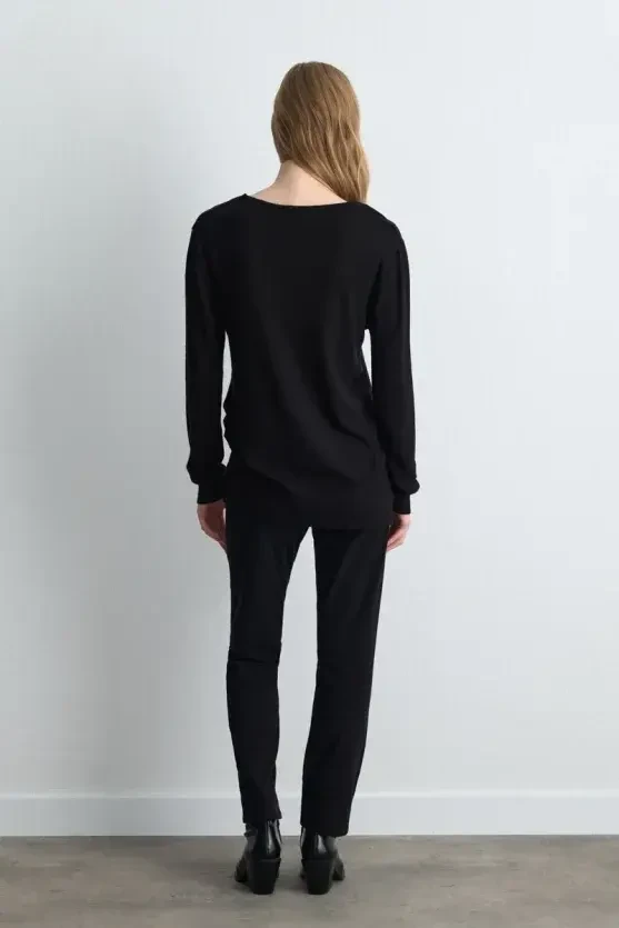 V-Neck Relaxed Fit Wool Knitwear - Black - Gusto