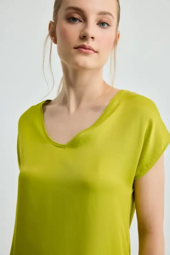 V-Neck Satin Front T-shirt - Pistachio Green - 2