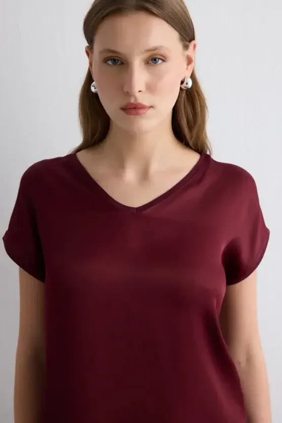 V-Neck Viscose Front Satin T-Shirt - Burgundy - Gusto