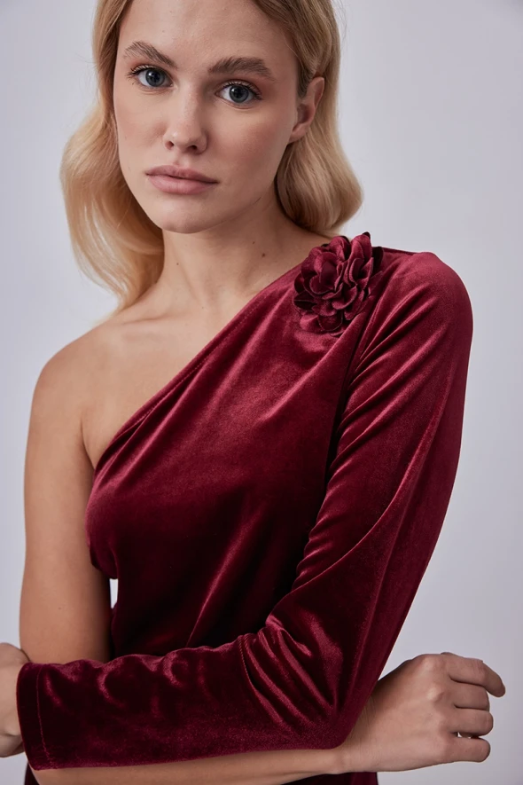 Velvet Dress with One Shoulder Rose Accessories - Burgundy - 4