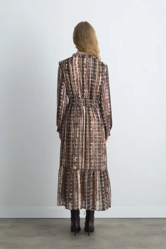 Waist-Fitted Foil Patterned Long Dress - Brown - Gusto