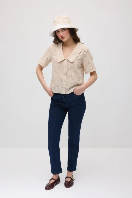 Wide Collar Broderie Shirt - Mink - Gusto