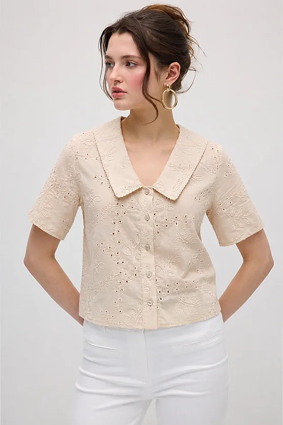 Wide Collar Broderie Shirt - Mink - Gusto