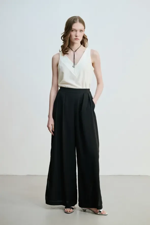Wide-Legged Trousers - Black - 4