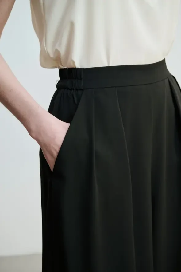 Wide-Legged Trousers - Black - 3
