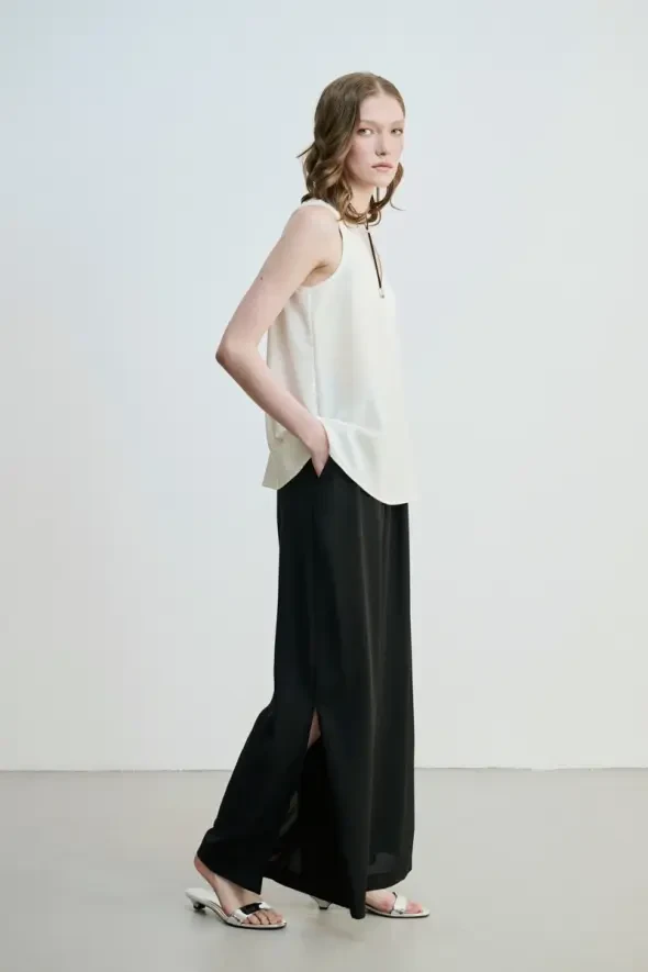 Wide-Legged Trousers - Black - 5