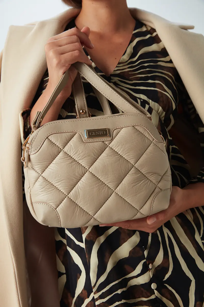 Zippered Quilted Bag Beige Autumn Winter Gusto