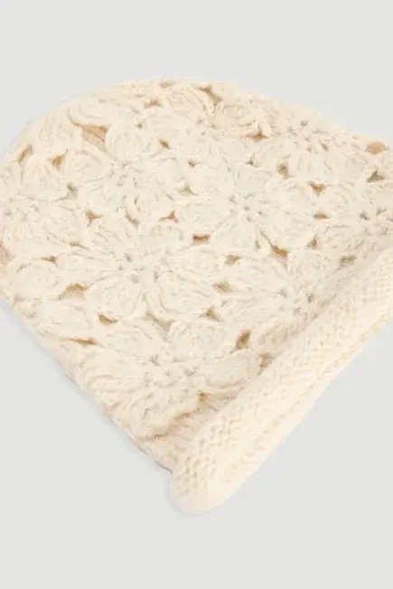 Floral Knit Beanie - Beige - Gusto (1)
