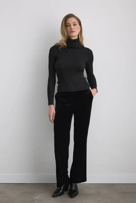 Sparkly Turtleneck Knit Blouse - Black - Gusto