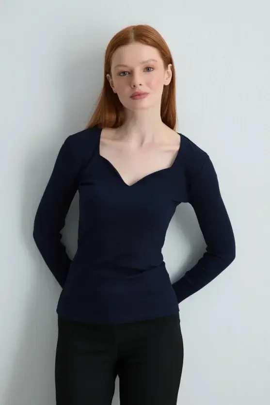 Heart-Neck Cotton Blouse - Navy Blue - Gusto