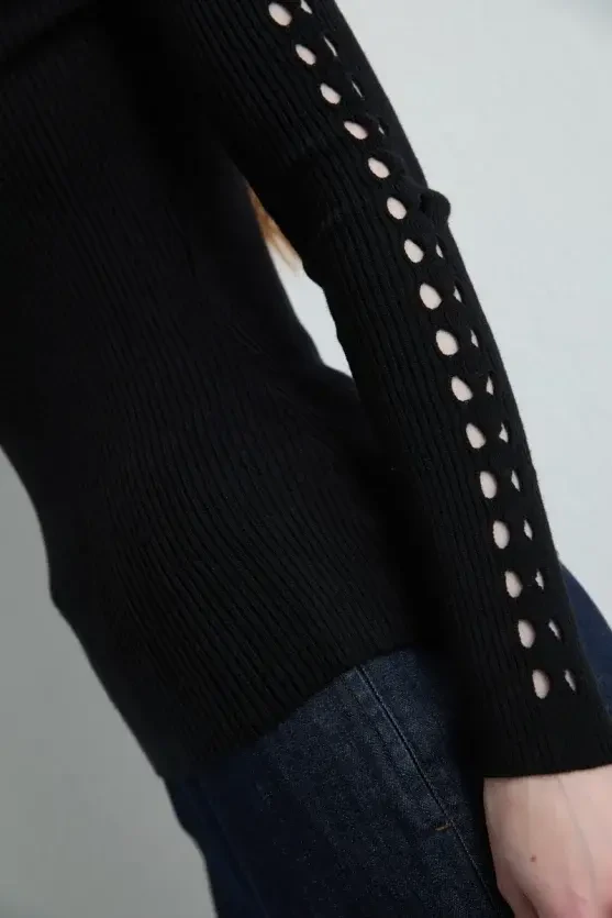 Hole-Detail Knit Blouse - Black - Gusto