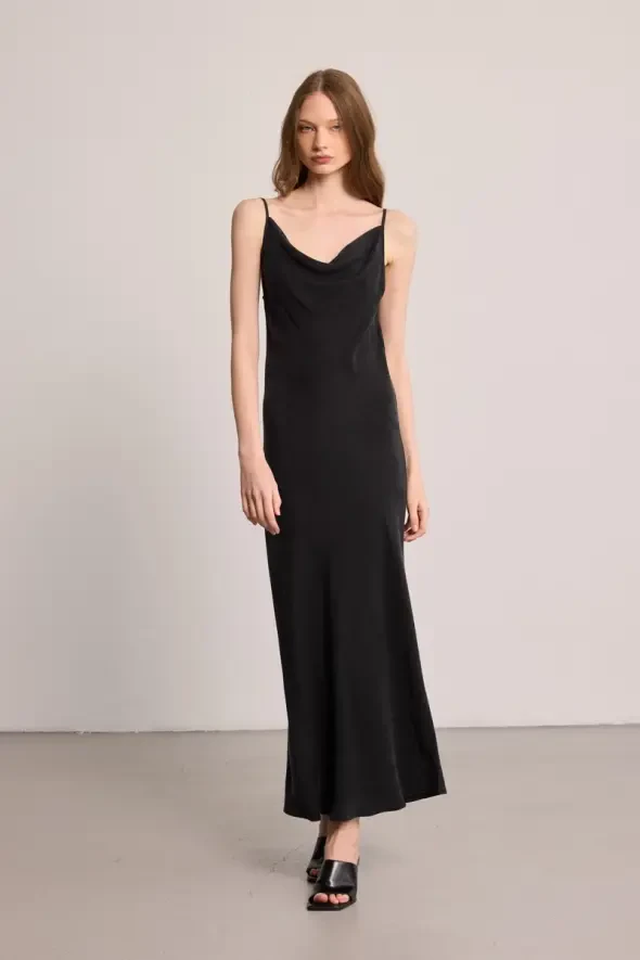 İnce Askılı Degaje Yaka Lyocell Elbise - Siyah - Gusto