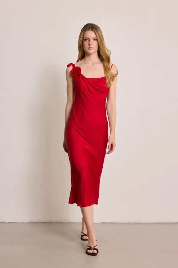 İnce Askılı Gül Broşlu Abiye Elbise - Kırmızı - Gusto