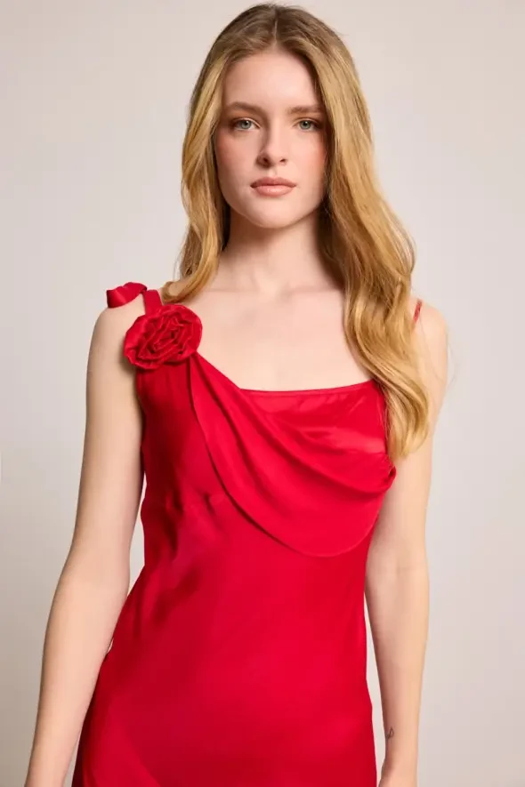 İnce Askılı Gül Broşlu Abiye Elbise - Kırmızı - Gusto