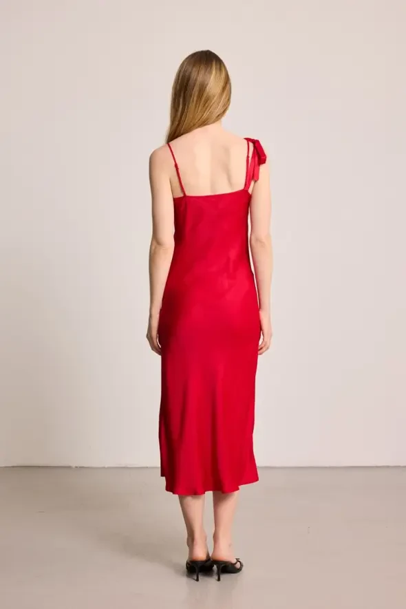 İnce Askılı Gül Broşlu Abiye Elbise - Kırmızı - Gusto