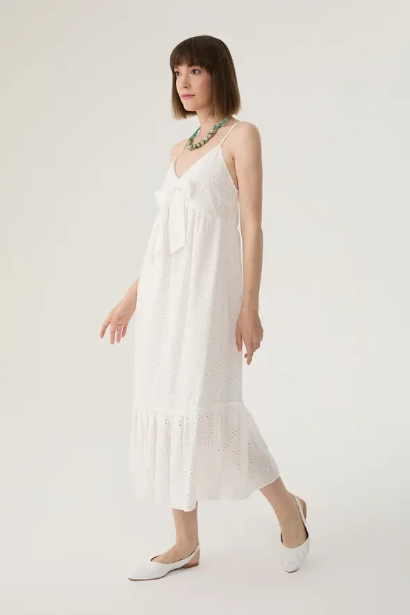 İnce Askılı Önü Fiyonklu Brode Elbise - Beyaz - 4