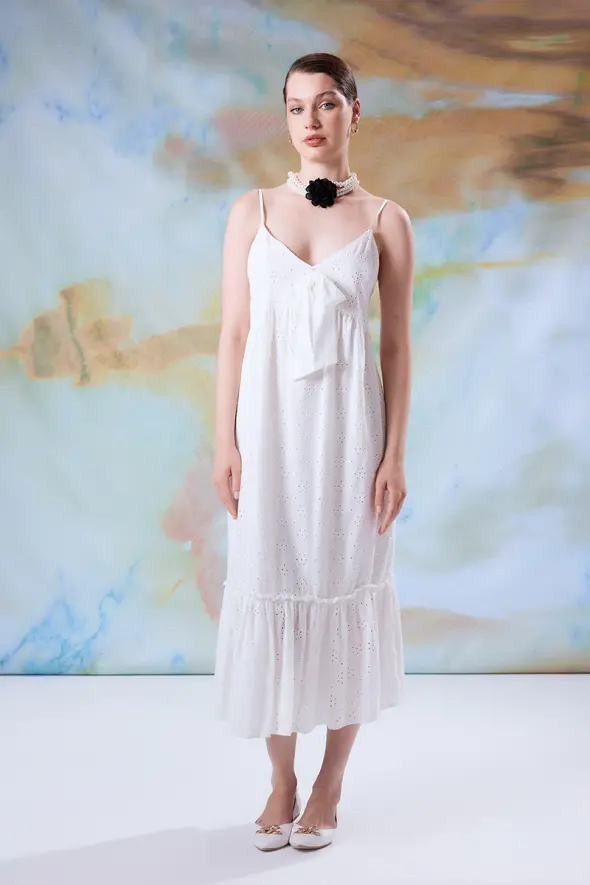 İnce Askılı Önü Fiyonklu Brode Elbise - Beyaz - 2