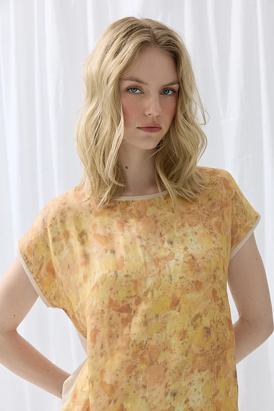 İz Koleksiyonu Eko Print Önü Saten T-shirt - Bej - Gusto